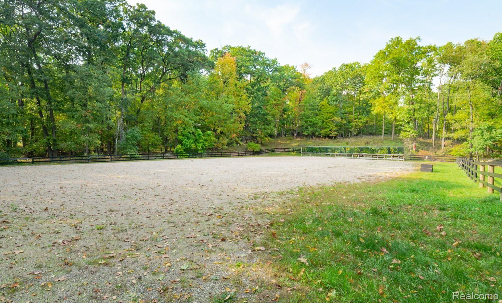 5690 Lost Lane Rochester, MI 48306 - Photo 70 of 99 5690 Lost Lane-79.jpg