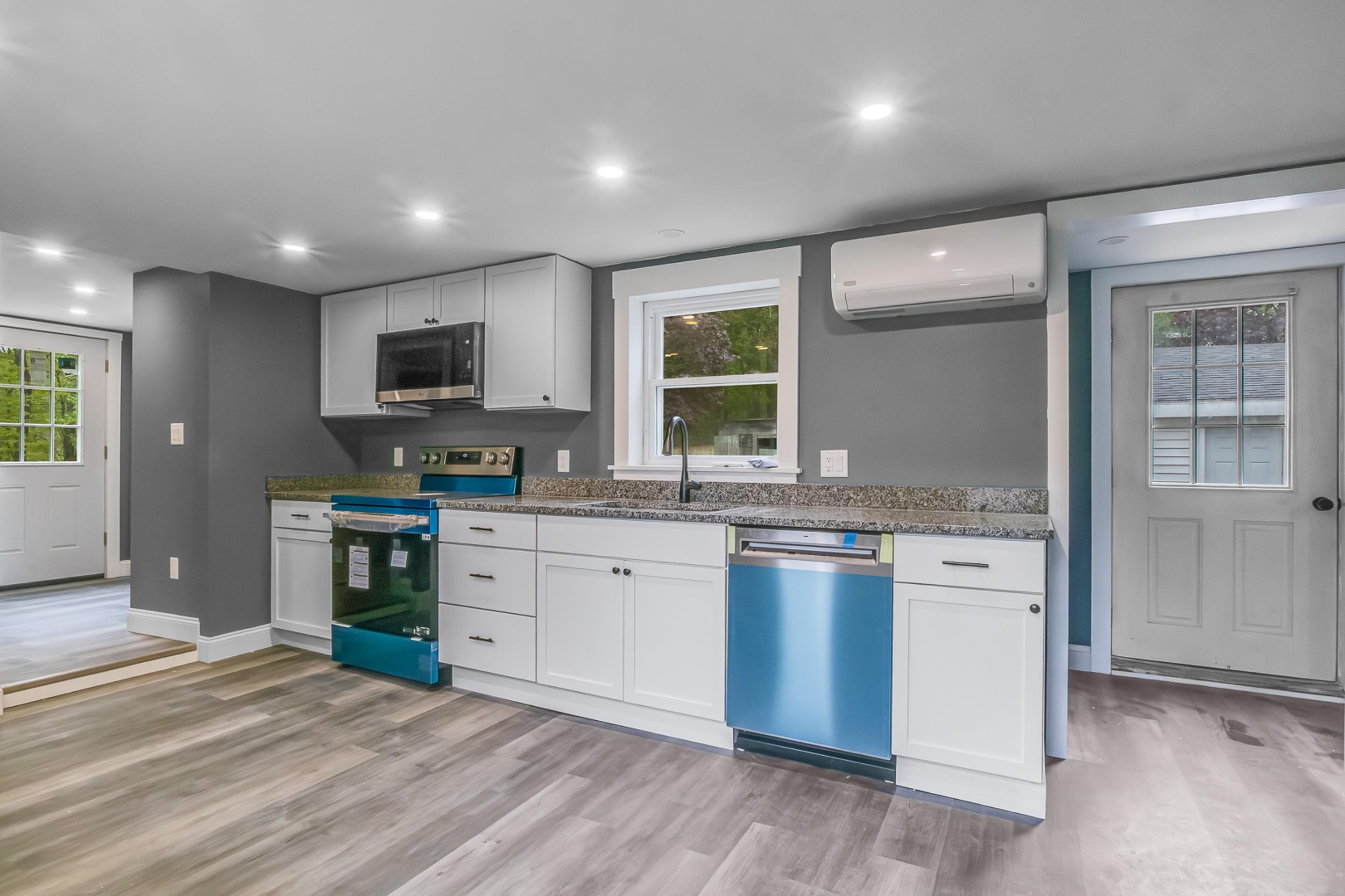 1299 Lake Shore Road Manchester, NH 03109 - Photo 10 of 35