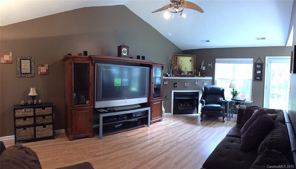 4012 Ranchview Lane Charlotte, NC 28216 - Photo 2 of 12 Gallery Image 2