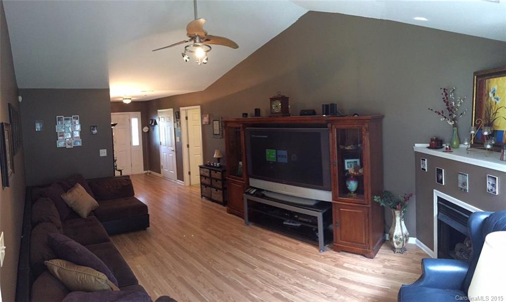4012 Ranchview Lane Charlotte, NC 28216 - Photo 3 of 12 Gallery Image 3