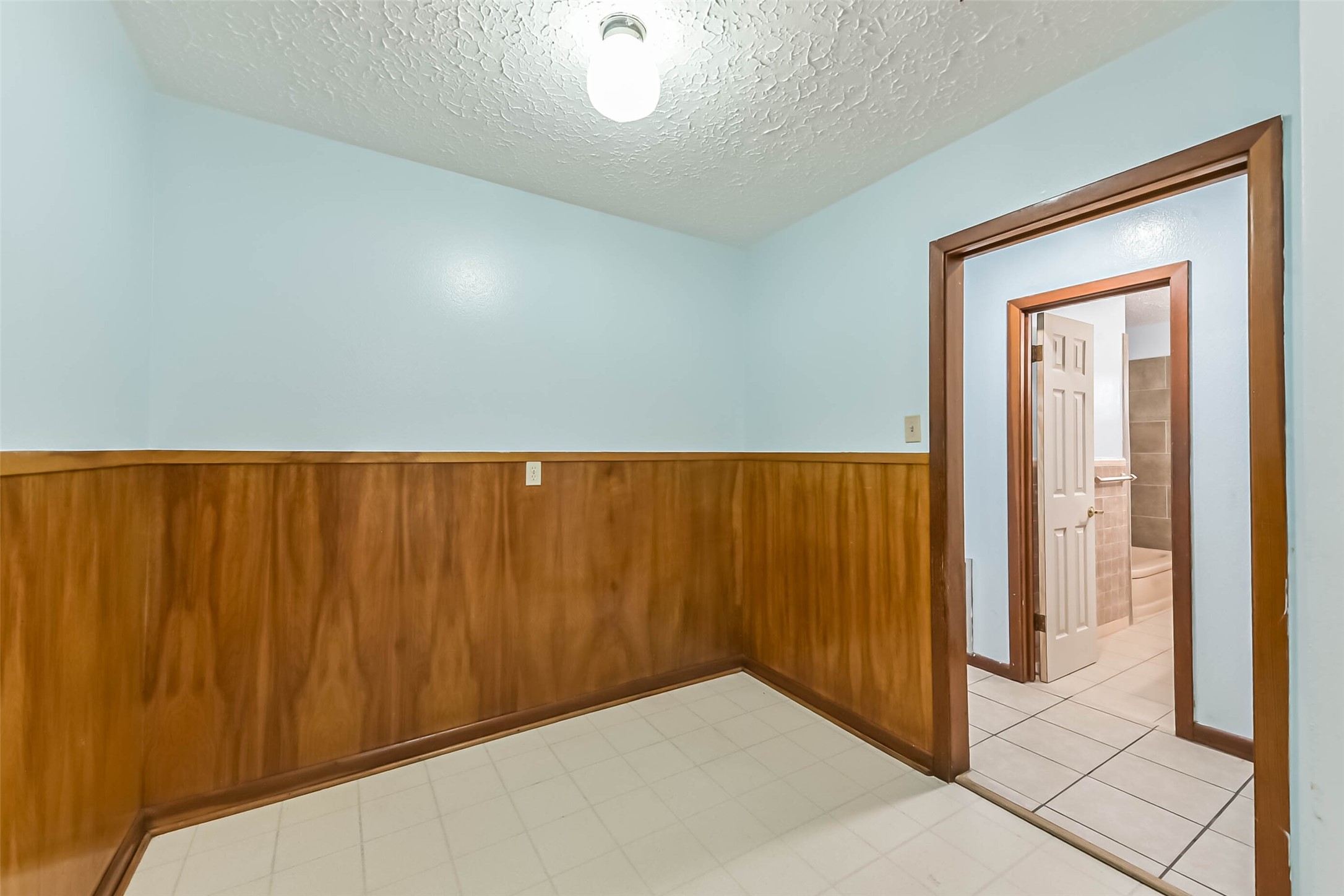 705 Dunwick Lane Pasadena, TX 77502 - Photo 14 of 27 a view of an empty room