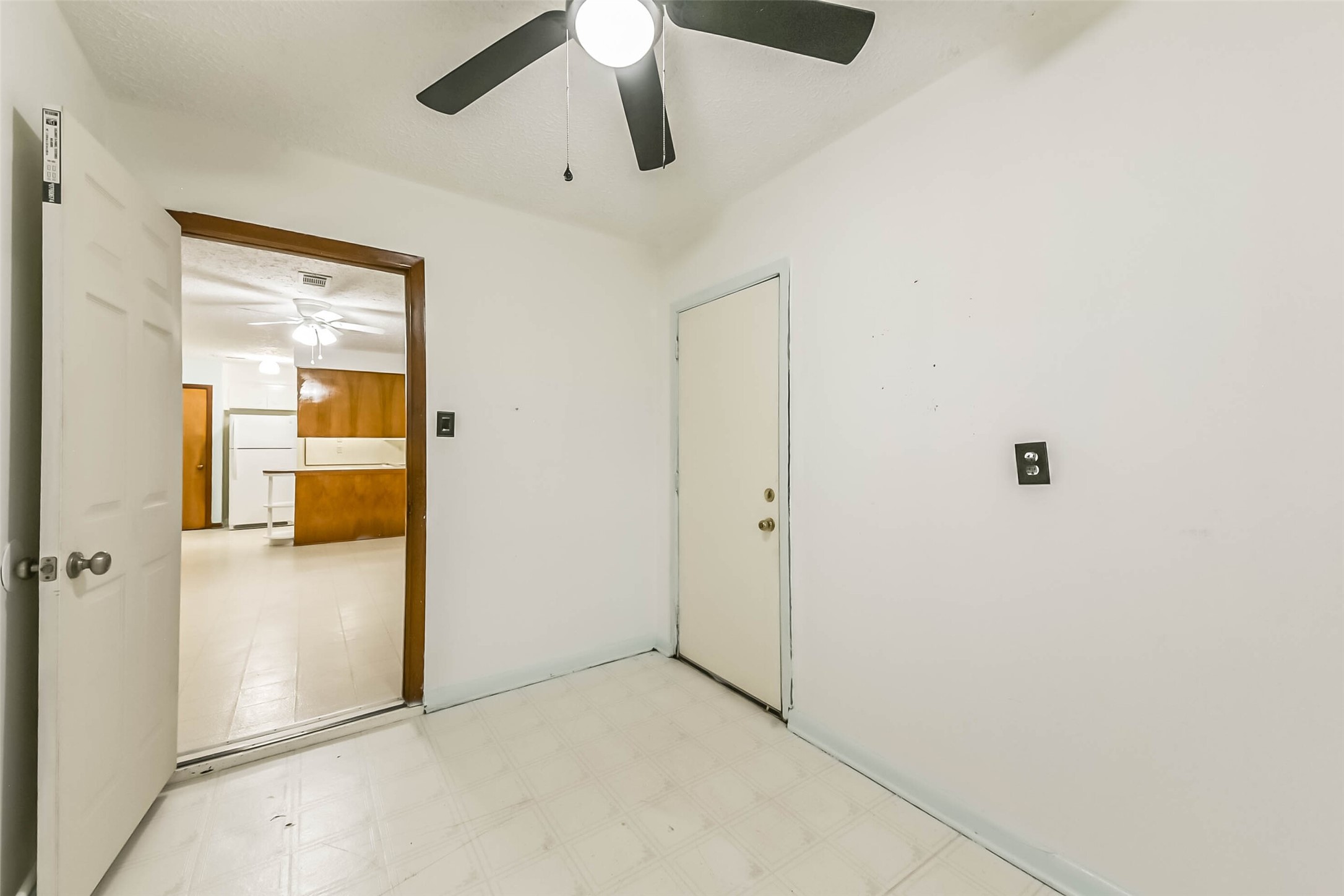 705 Dunwick Lane Pasadena, TX 77502 - Photo 17 of 27 a view of a livingroom with a chandelier