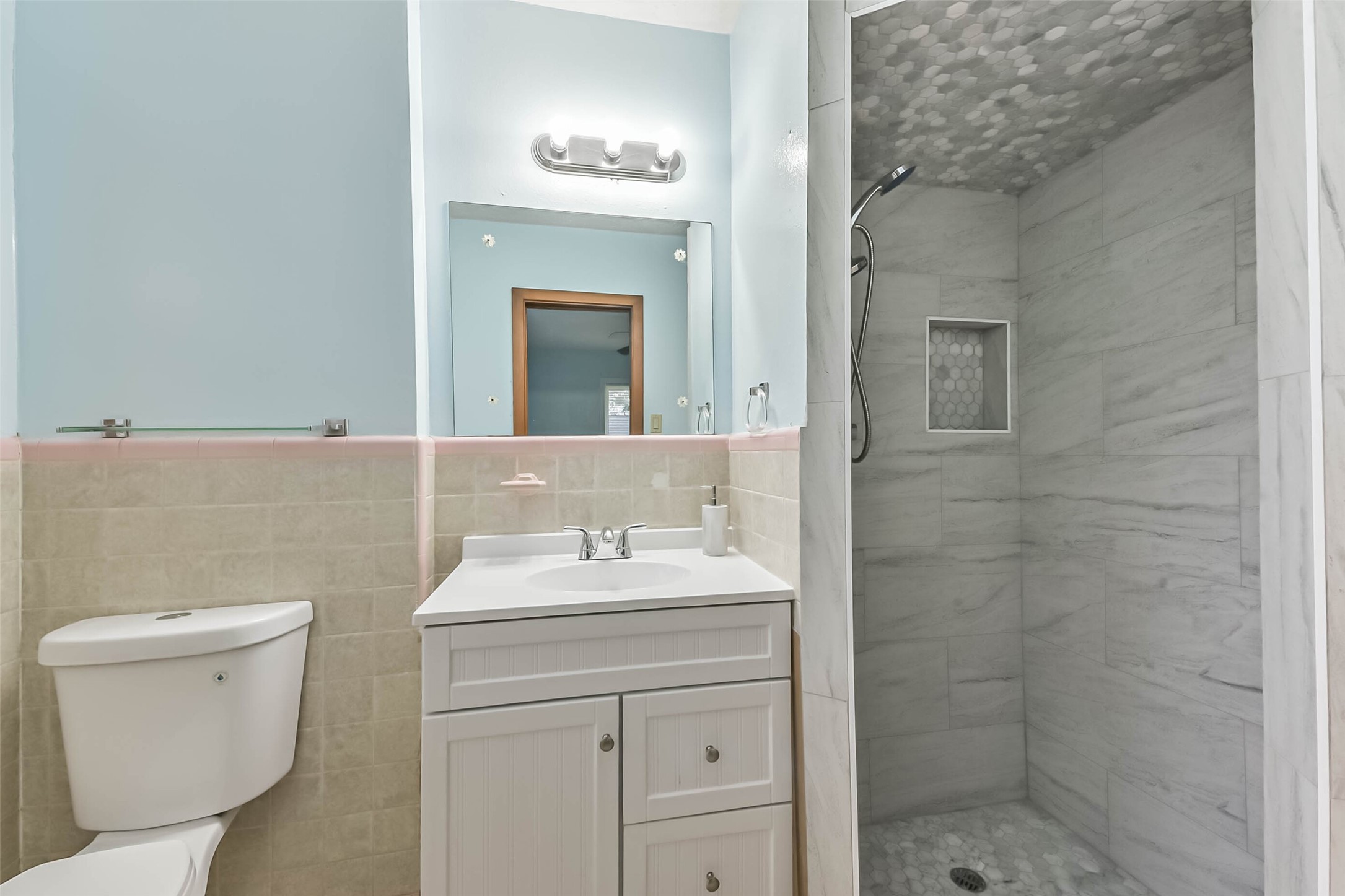 705 Dunwick Lane Pasadena, TX 77502 - Photo 20 of 27 a bathroom with a toilet sink and mirror