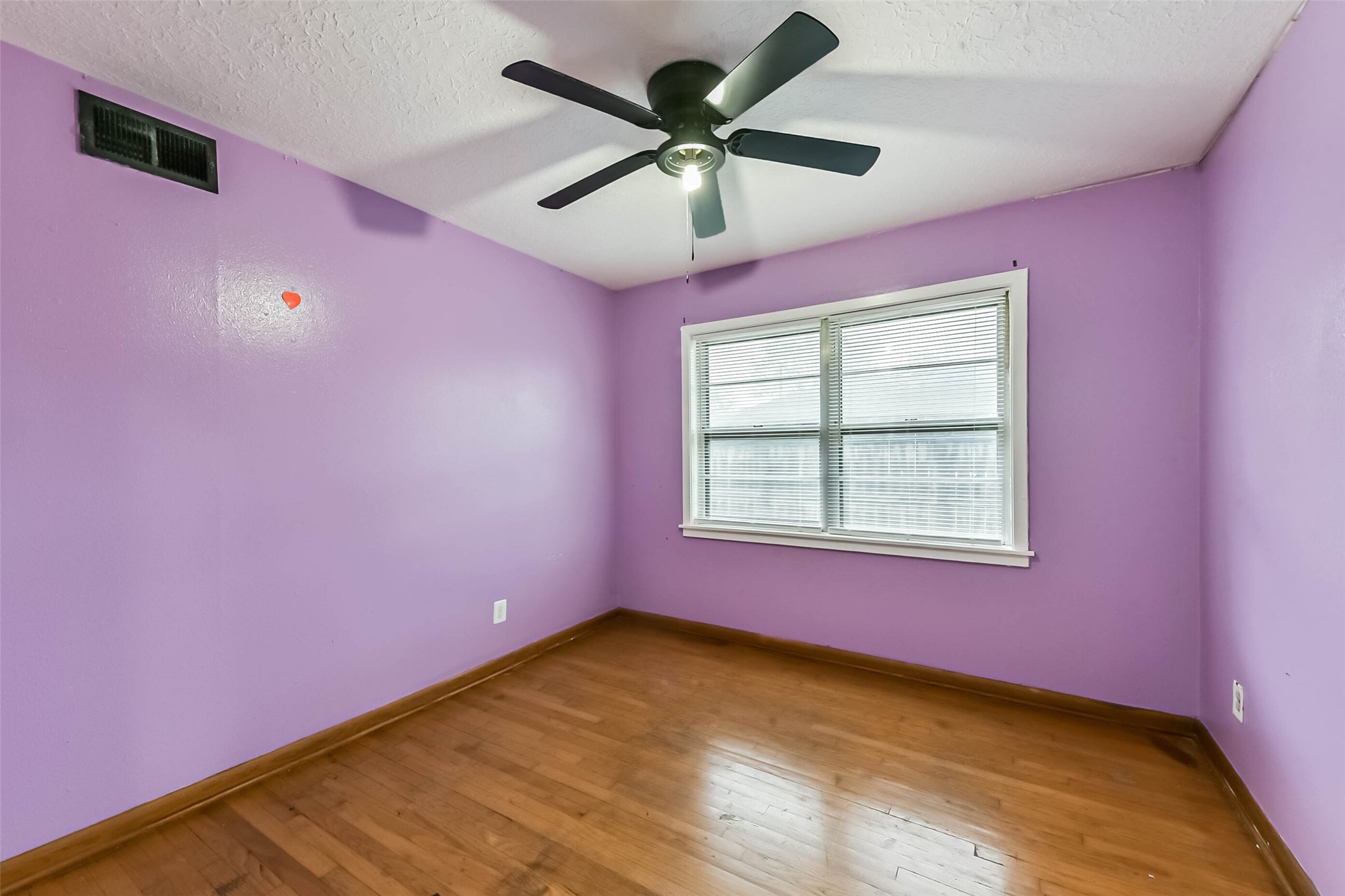 705 Dunwick Lane Pasadena, TX 77502 - Photo 21 of 27 a view of an empty room with a window