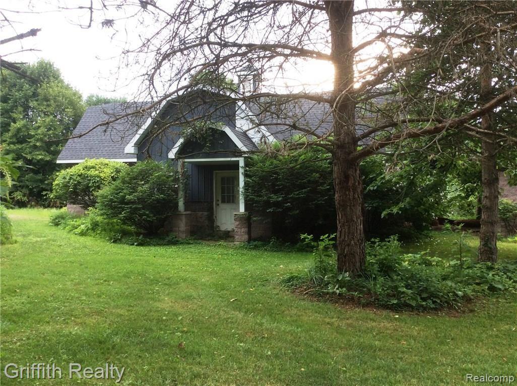 6591 Crofoot Road Fowlerville, MI 48836 - Photo 8 of 51 Architecturally perfect: 30 X 50 animal barn.