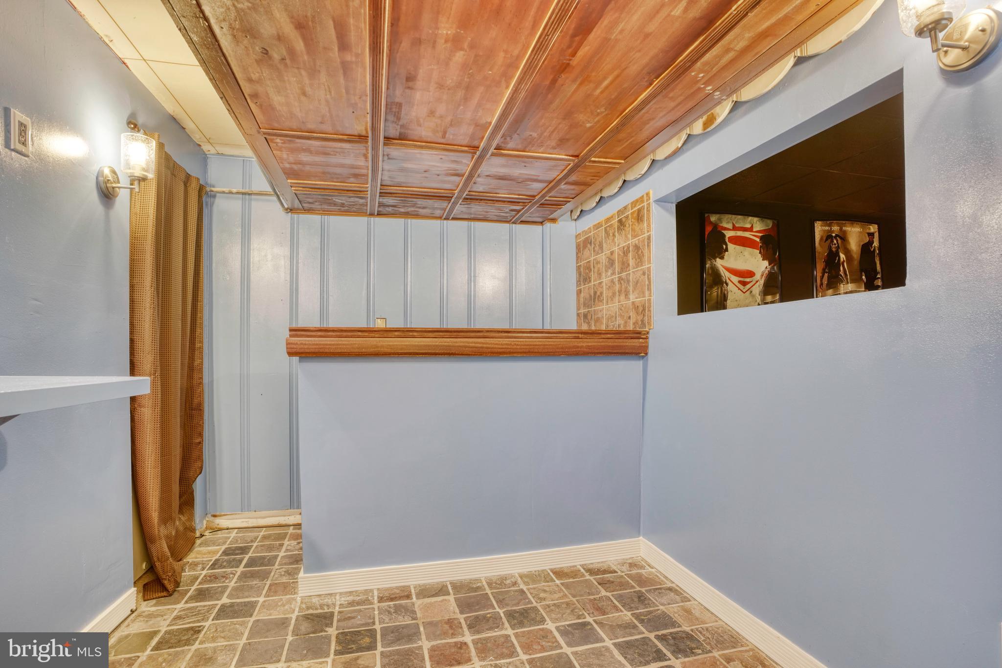 628 Braeside Road Baltimore, MD 21229 - Photo 5 of 11 Wet Bar