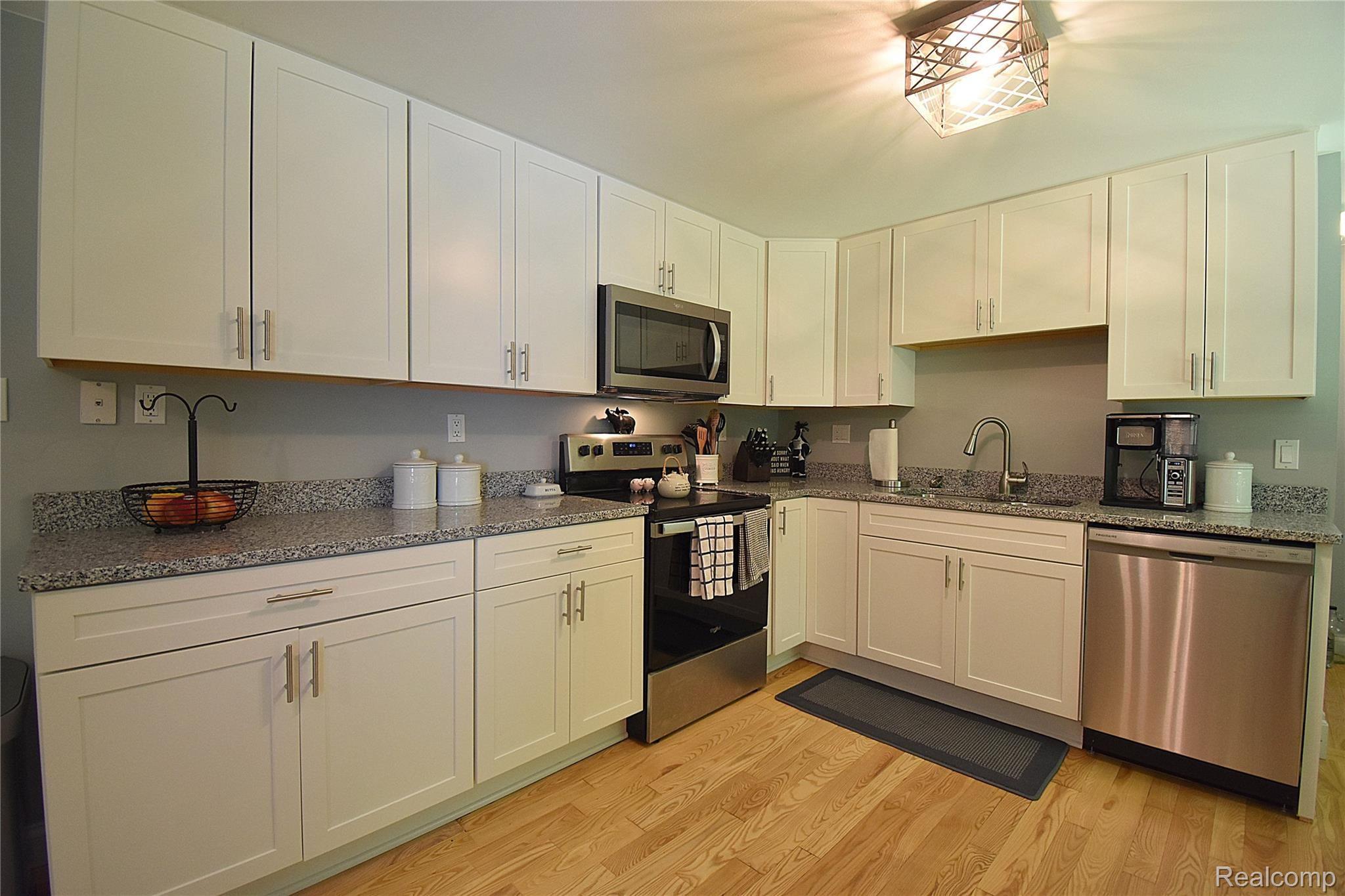 8081 Dexter-Pinckney Road Dexter, MI 48130 - Photo 7 of 28 6 KITCHEN.JPG