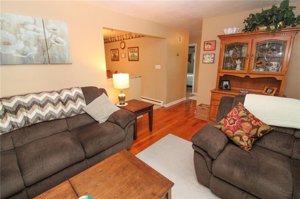 63 Beaver Grade Road McKees Rocks, PA 15136 - Photo 5 of 25 Living room