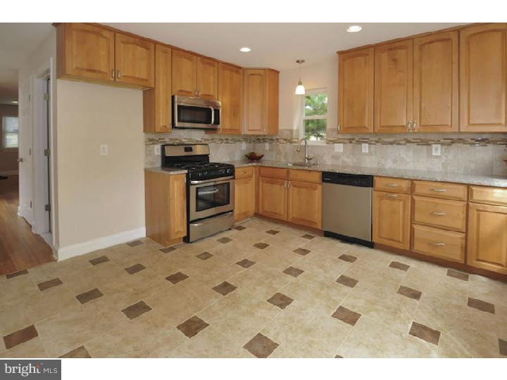 405 Avenue C Horsham, PA 19044 - Photo 5 of 17 Gallery Image 5