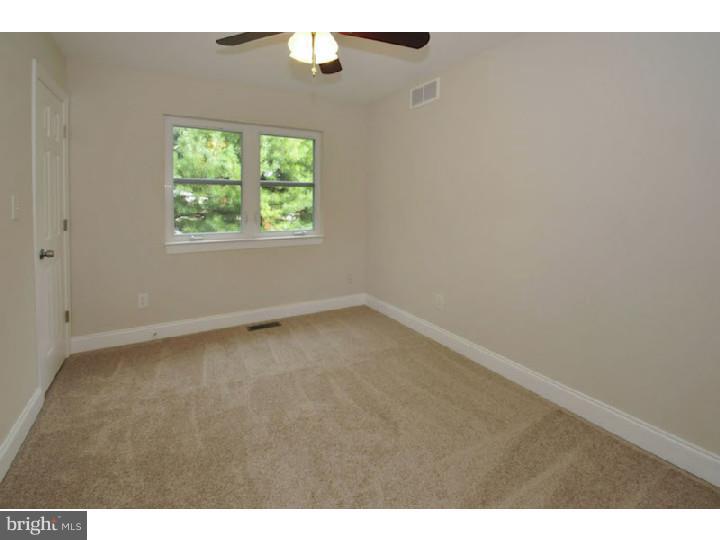 405 Avenue C Horsham, PA 19044 - Photo 7 of 17 Gallery Image 7
