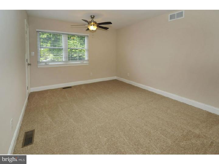 405 Avenue C Horsham, PA 19044 - Photo 9 of 17 Gallery Image 9