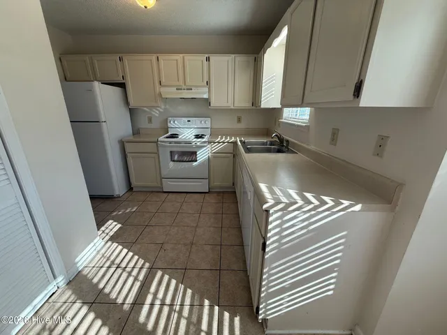 $1,525 | 2636 Idlebrook Circle, Midway Park, NC 28544