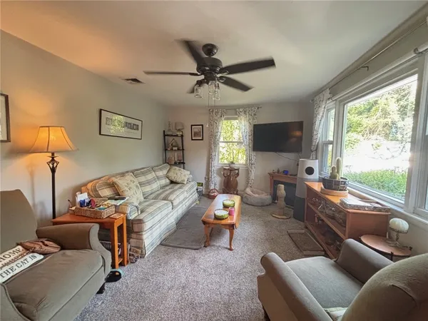 $2,700 | 6 Hickory Avenue, Middletown, RI 02842