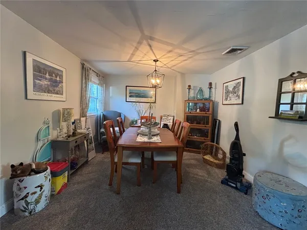 $2,700 | 6 Hickory Avenue, Middletown, RI 02842