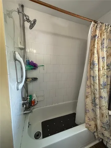 $2,700 | 6 Hickory Avenue, Middletown, RI 02842