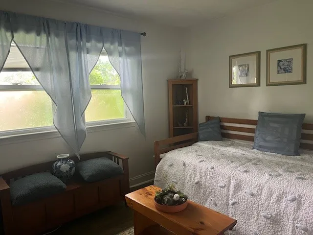 $2,700 | 6 Hickory Avenue, Middletown, RI 02842