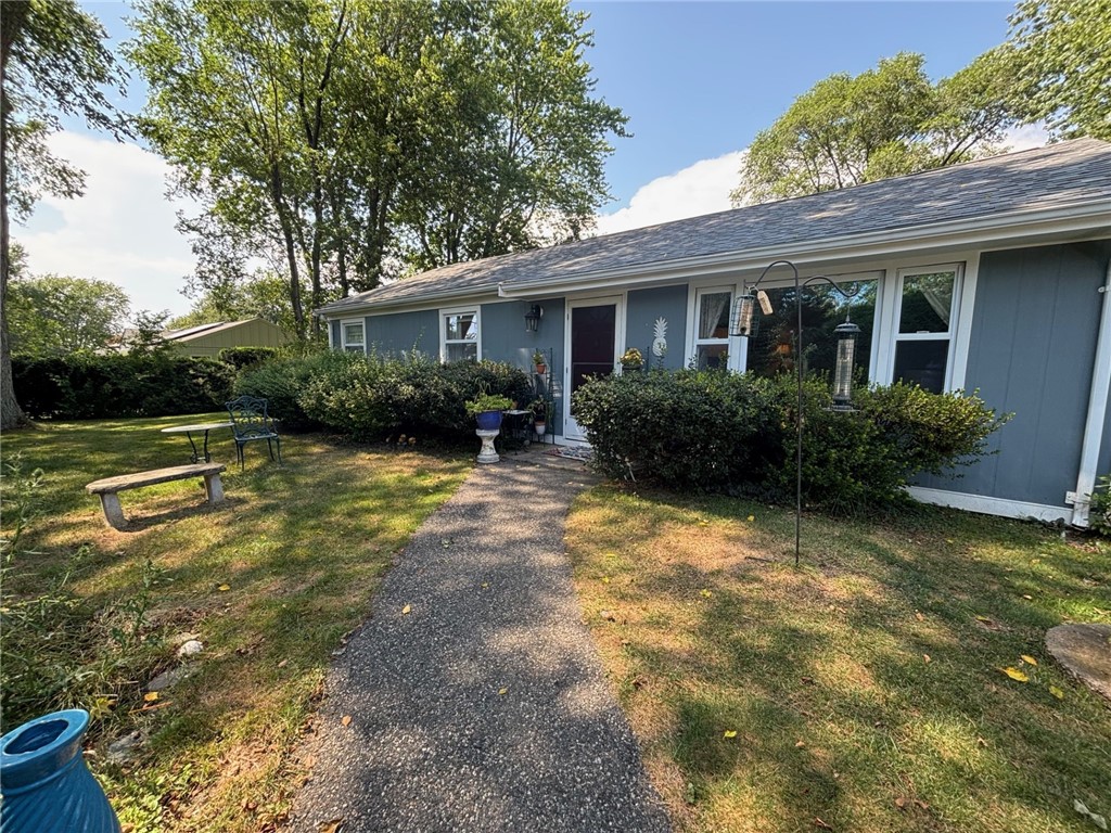 6 Hickory Avenue Middletown, RI 02842 - Photo 7 of 23