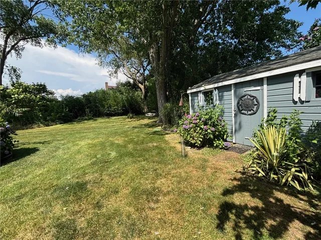 $2,700 | 6 Hickory Avenue, Middletown, RI 02842