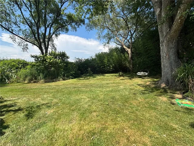 $2,700 | 6 Hickory Avenue, Middletown, RI 02842