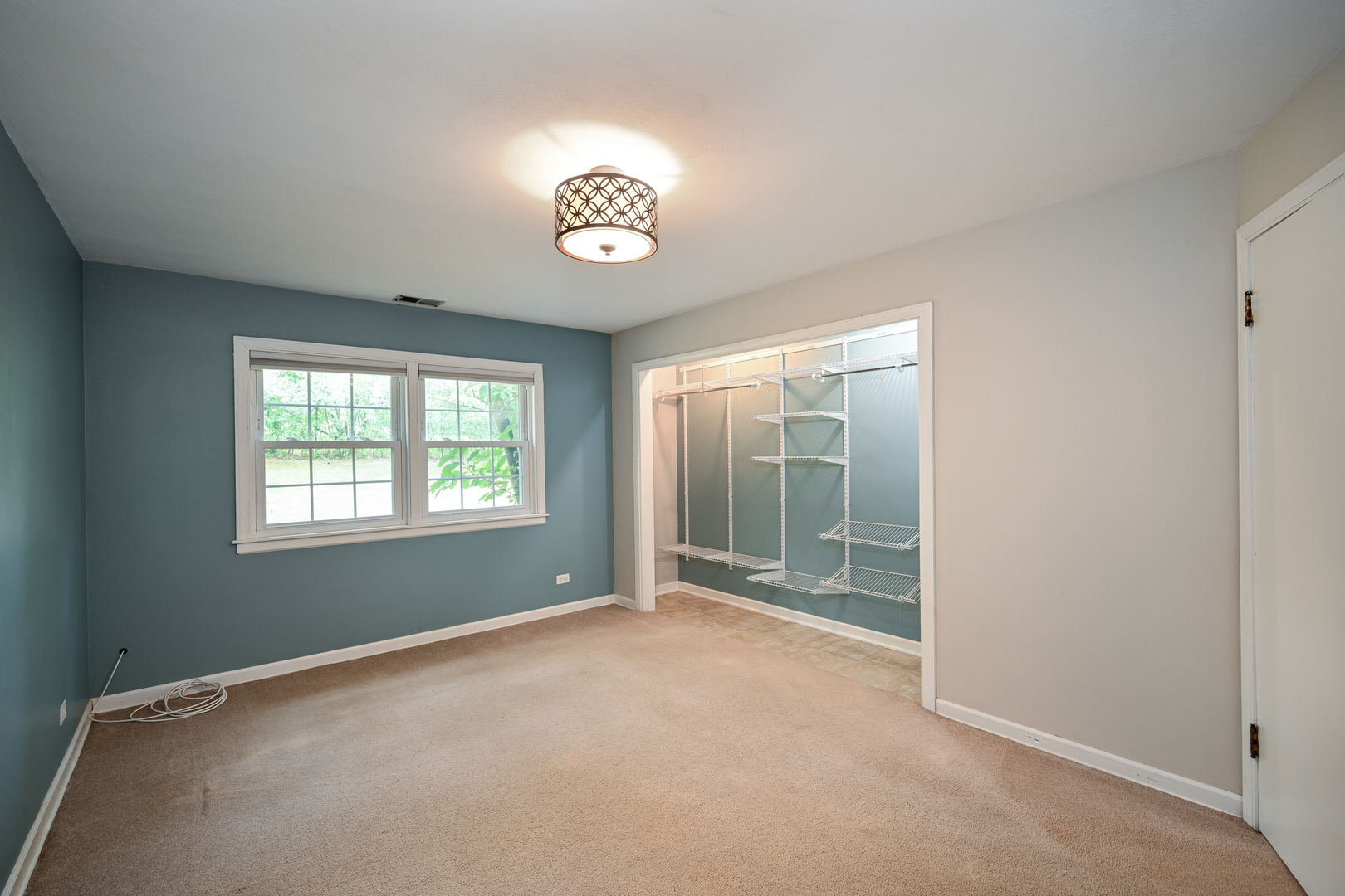 611 Saddle Road Wheaton, IL 60187 - Photo 8 of 21 an empty room with windows