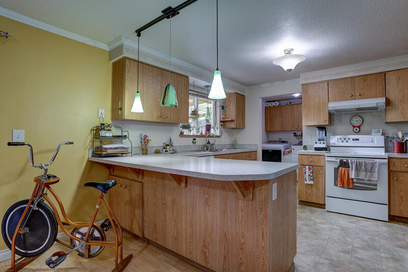 19455 Apache Road Bend, OR 97702 - Photo 4 of 23 19455 Apache Road-5