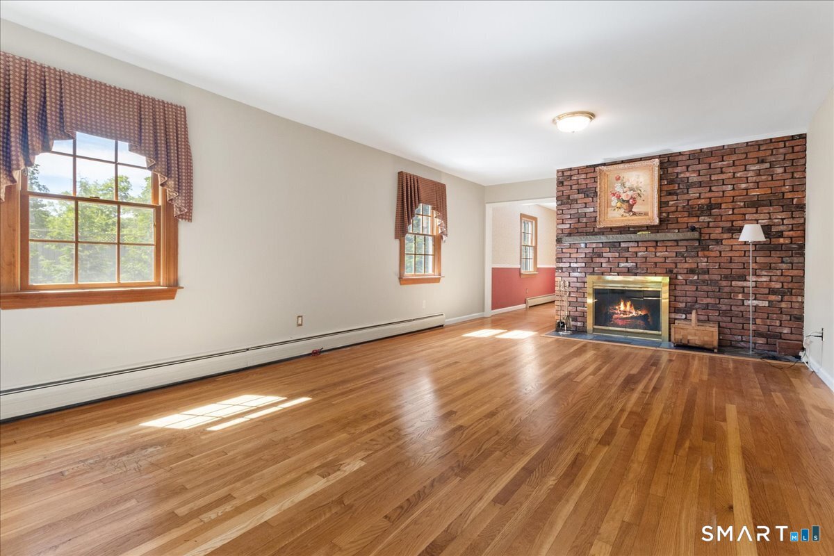 193 Eden Road Stamford, CT 06907 - Photo 4 of 29