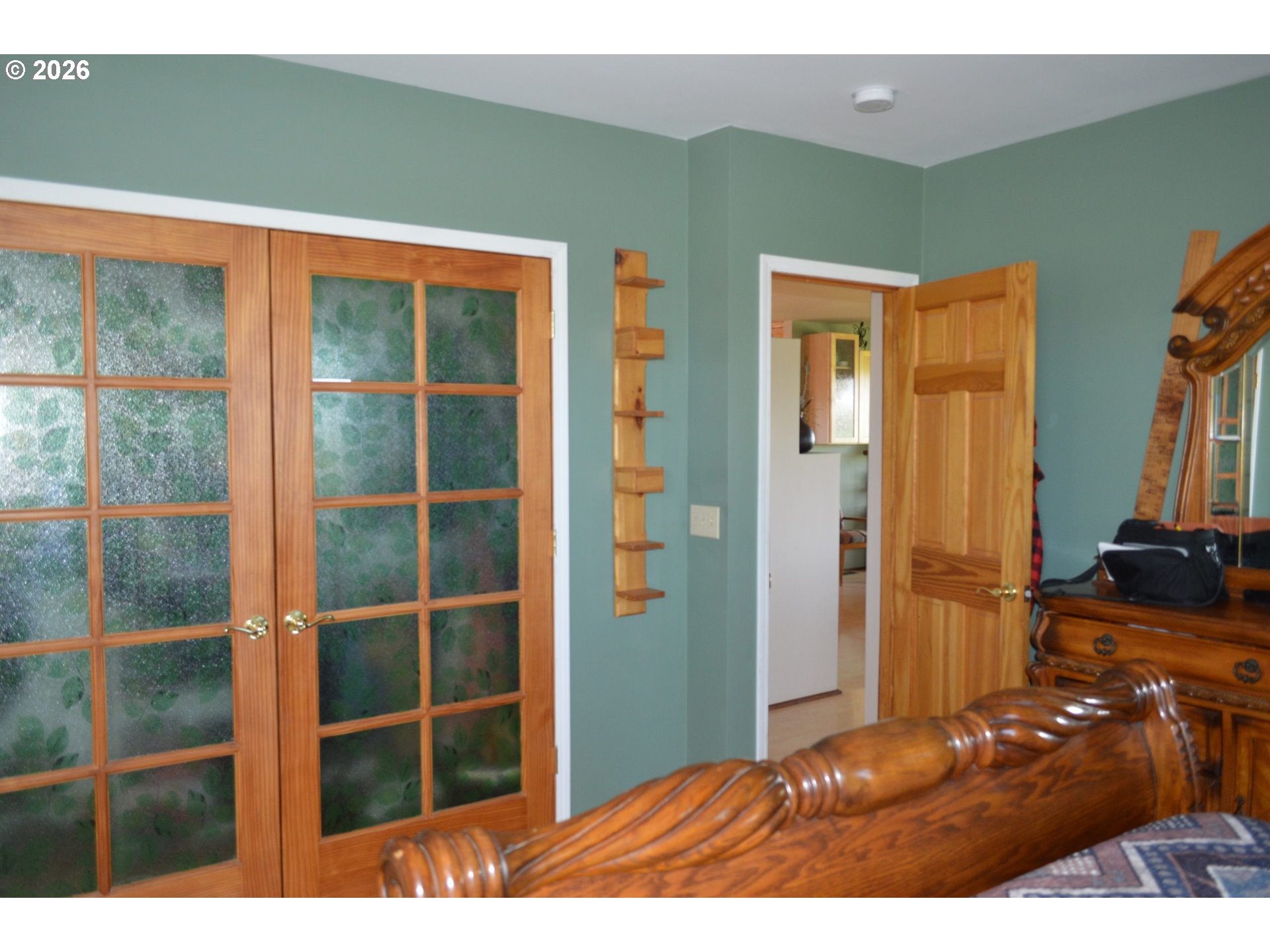 1935 Bench Road Vale, OR 97918 - Photo 14 of 25 a view of a living room and window