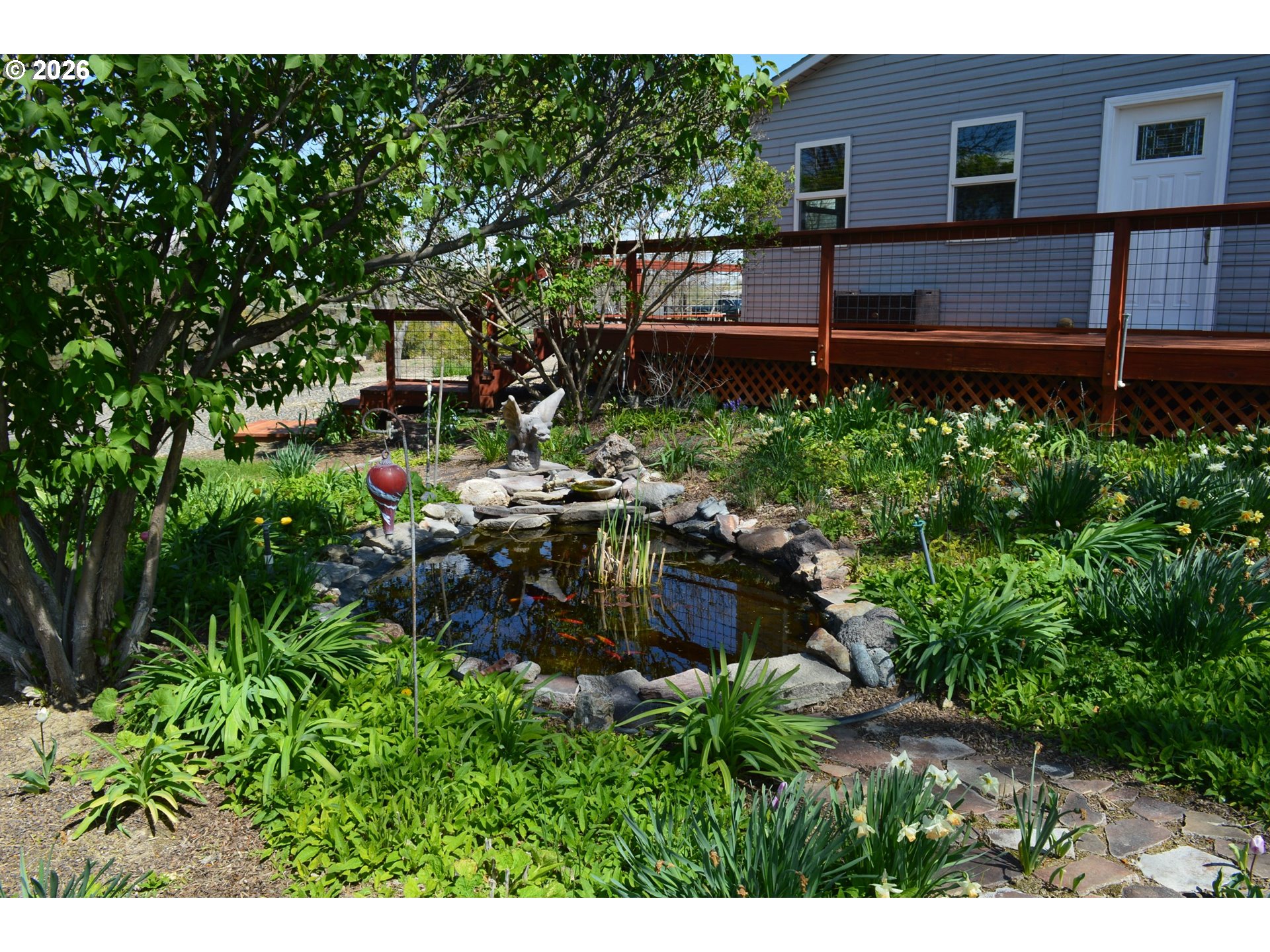 1935 Bench Road Vale, OR 97918 - Photo 2 of 25 a backyard of a house with lots of green space