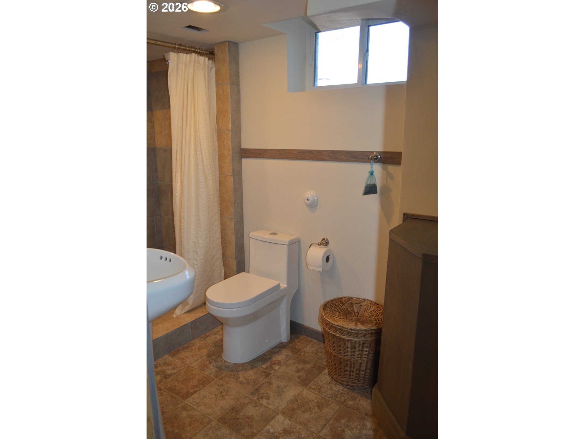 1935 Bench Road Vale, OR 97918 - Photo 25 of 25 a bathroom with a toilet and a shower
