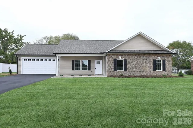 $349,999 | 3835 Sulphur Springs Road Northeast, Hickory, NC 28601