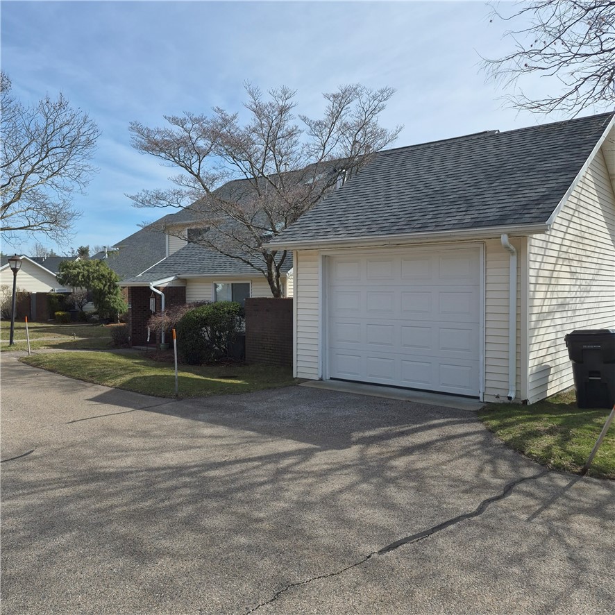 956 Brighton Way Warwick, RI 02886 - Photo 2 of 6