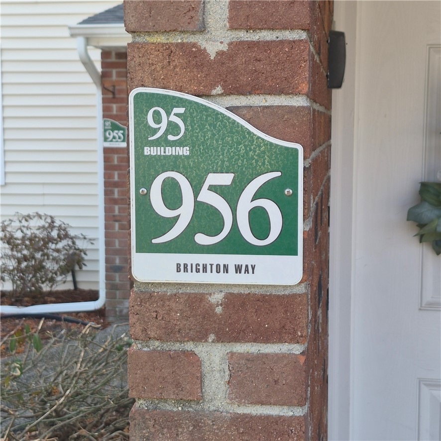 956 Brighton Way Warwick, RI 02886 - Photo 3 of 6