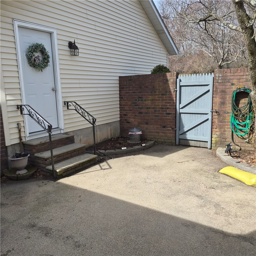 956 Brighton Way Warwick, RI 02886 - Photo 4 of 6