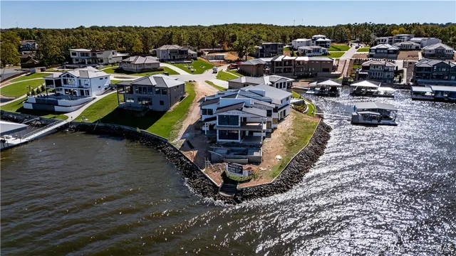 $6,990,000 | 10 Shootout Drive, Osage Beach, MO 65065