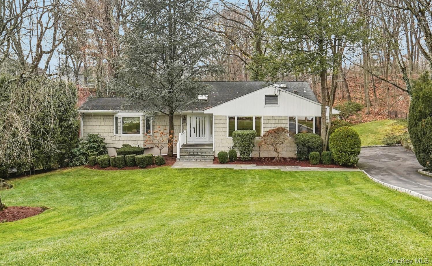 6 Robins Roost Rye Brook, NY 10573 - Photo 2 of 29