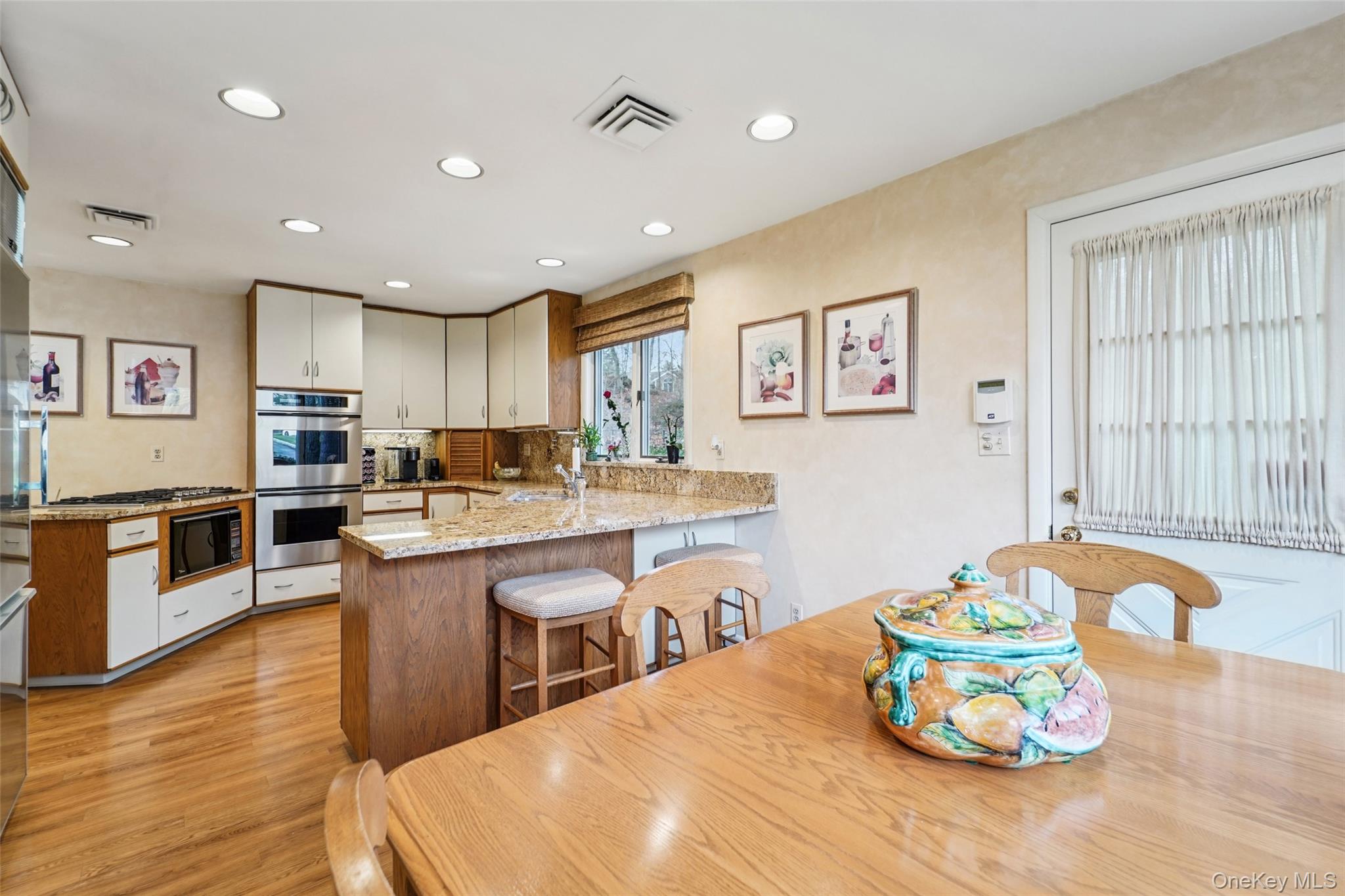 6 Robins Roost Rye Brook, NY 10573 - Photo 8 of 29