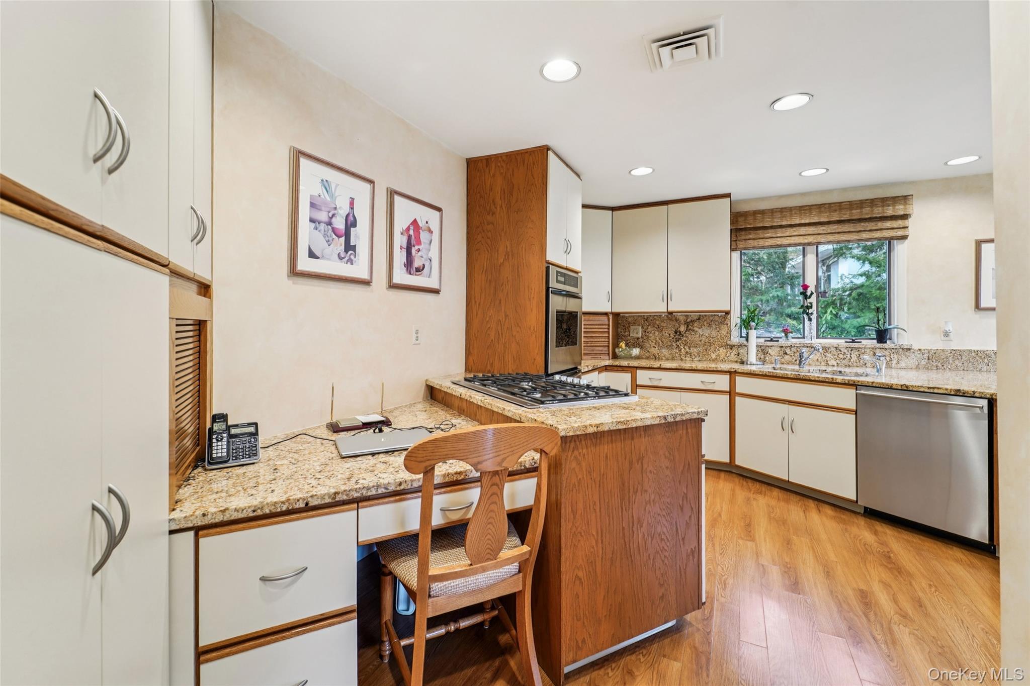 6 Robins Roost Rye Brook, NY 10573 - Photo 9 of 29