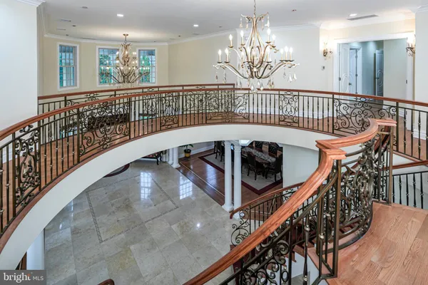 a view of a yard with an empty space