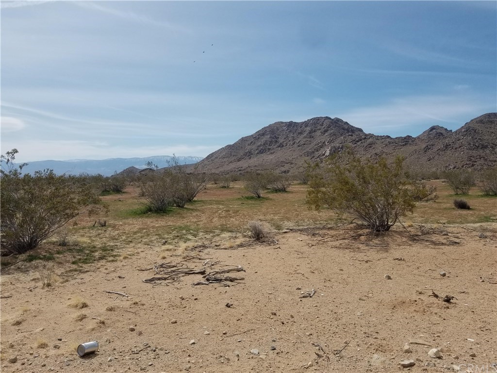 304 Spinel Road Lucerne Valley, CA 92356 - Photo 5 of 8 Gallery Image 5