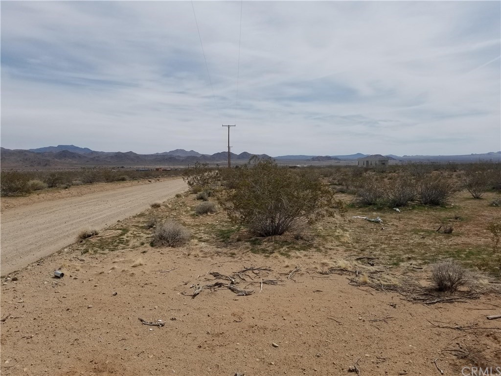 304 Spinel Road Lucerne Valley, CA 92356 - Photo 8 of 8 Gallery Image 8