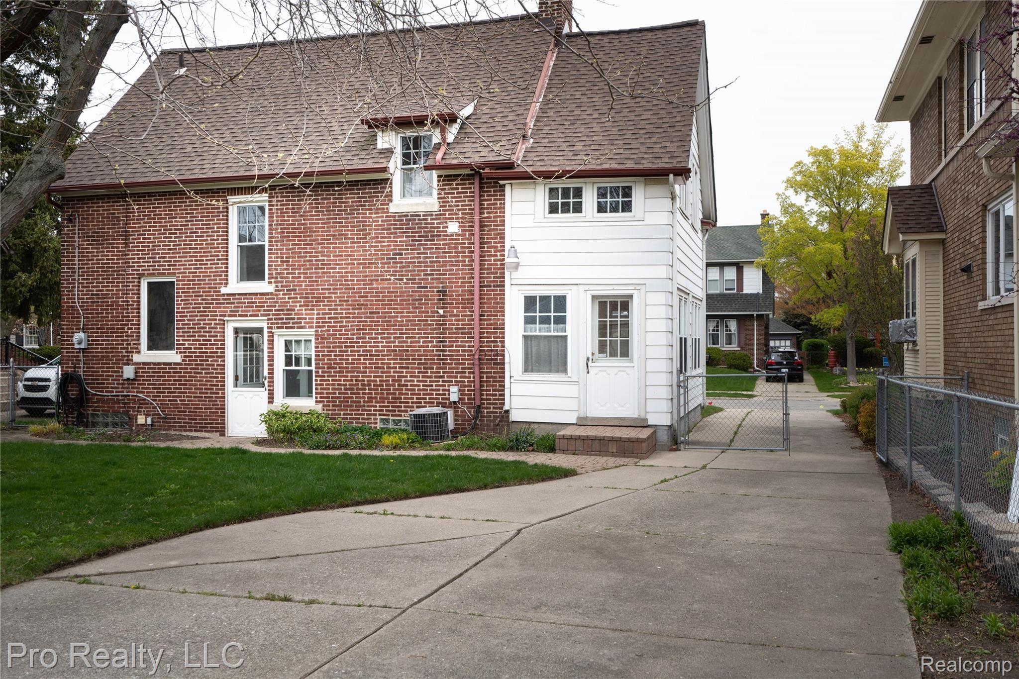 1135 Nottingham Road Grosse Pointe, MI 48230 - Photo 21 of 21 DSC03801.jpg