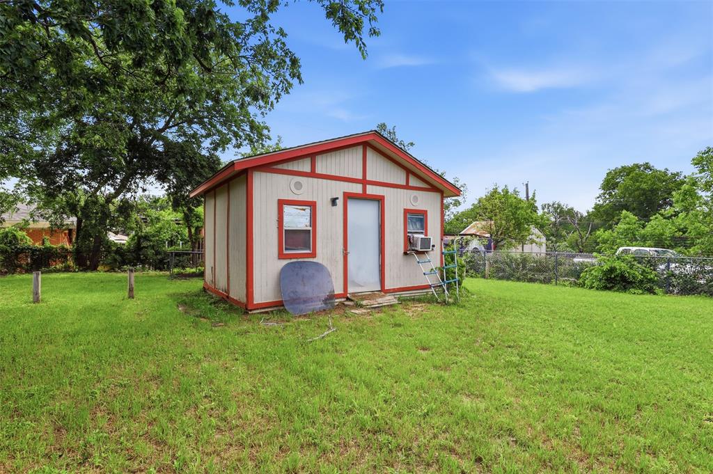 4304 Hodgkins Road Lake Worth, TX 76135 - Photo 26 of 33