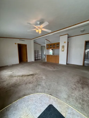 a view of empty room with window