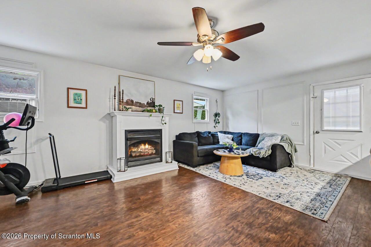 933 Fisk Street Scranton, PA 18509 - Photo 34 of 63 Family Room