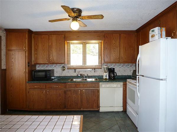 440 Grayson Drive Springfield, MA 01119 - Photo 8 of 18 Gallery Image 8
