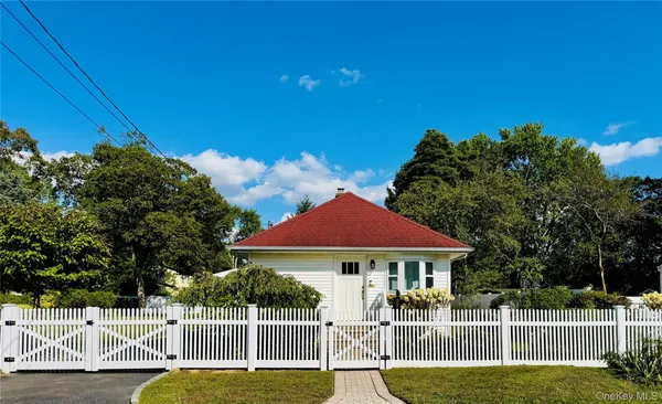 $625,000 | 83 Vanderbilt Avenue, West Babylon, NY 11704