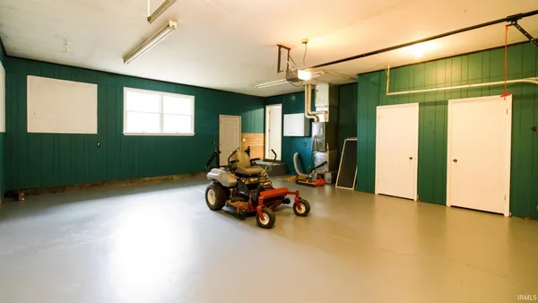 $200,000 | 1947 North Tree Street, Parker City, IN 47368