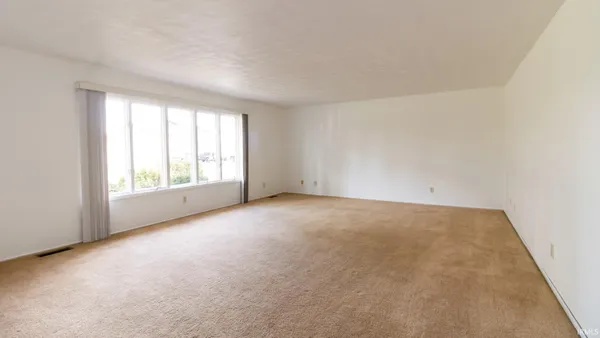 $200,000 | 1947 North Tree Street, Parker City, IN 47368