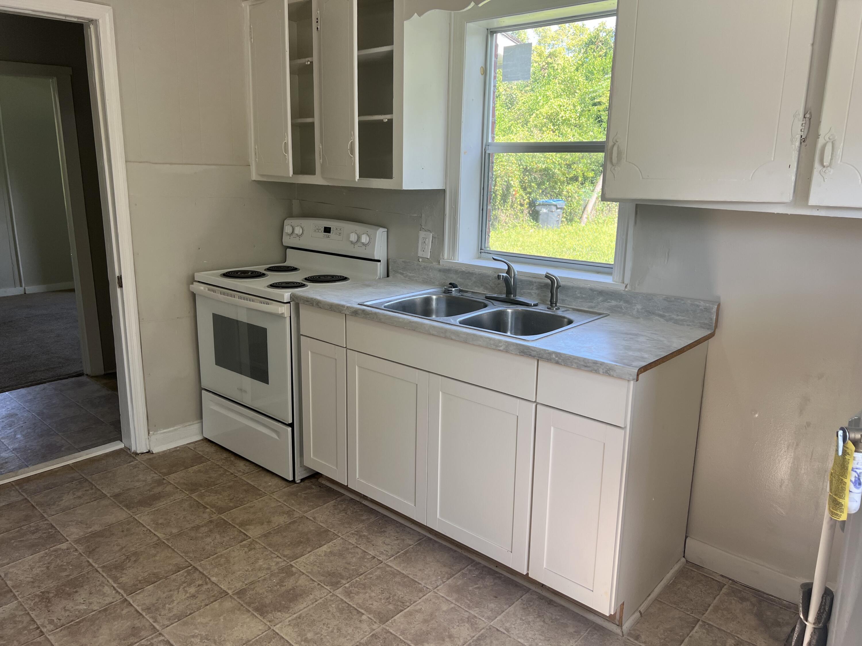 1121 Sharpes Lane Augusta, GA 30901 - Photo 13 of 17 Kitchen