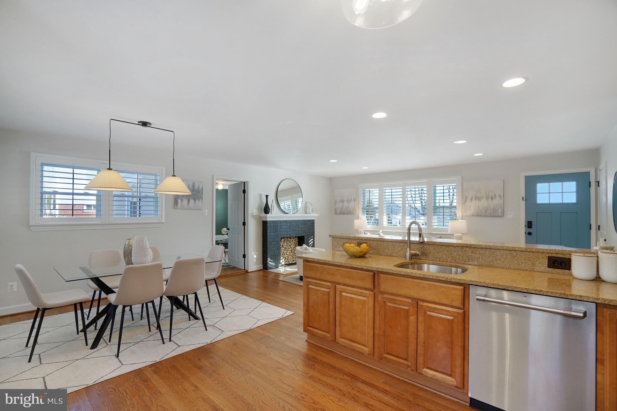 6726 Bostwick Drive Springfield, VA 22151 - Photo 11 of 63 Gracious, Open Space!